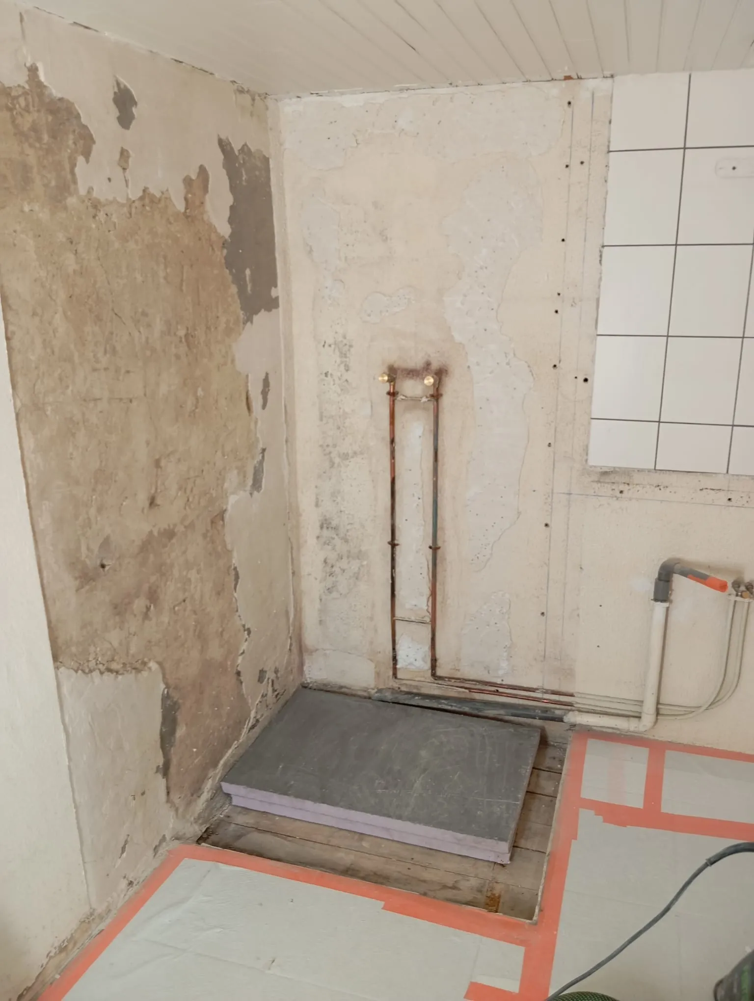 Renovation salle de bain Authezat carrelage et fâience deposés LG FINITIONS 63