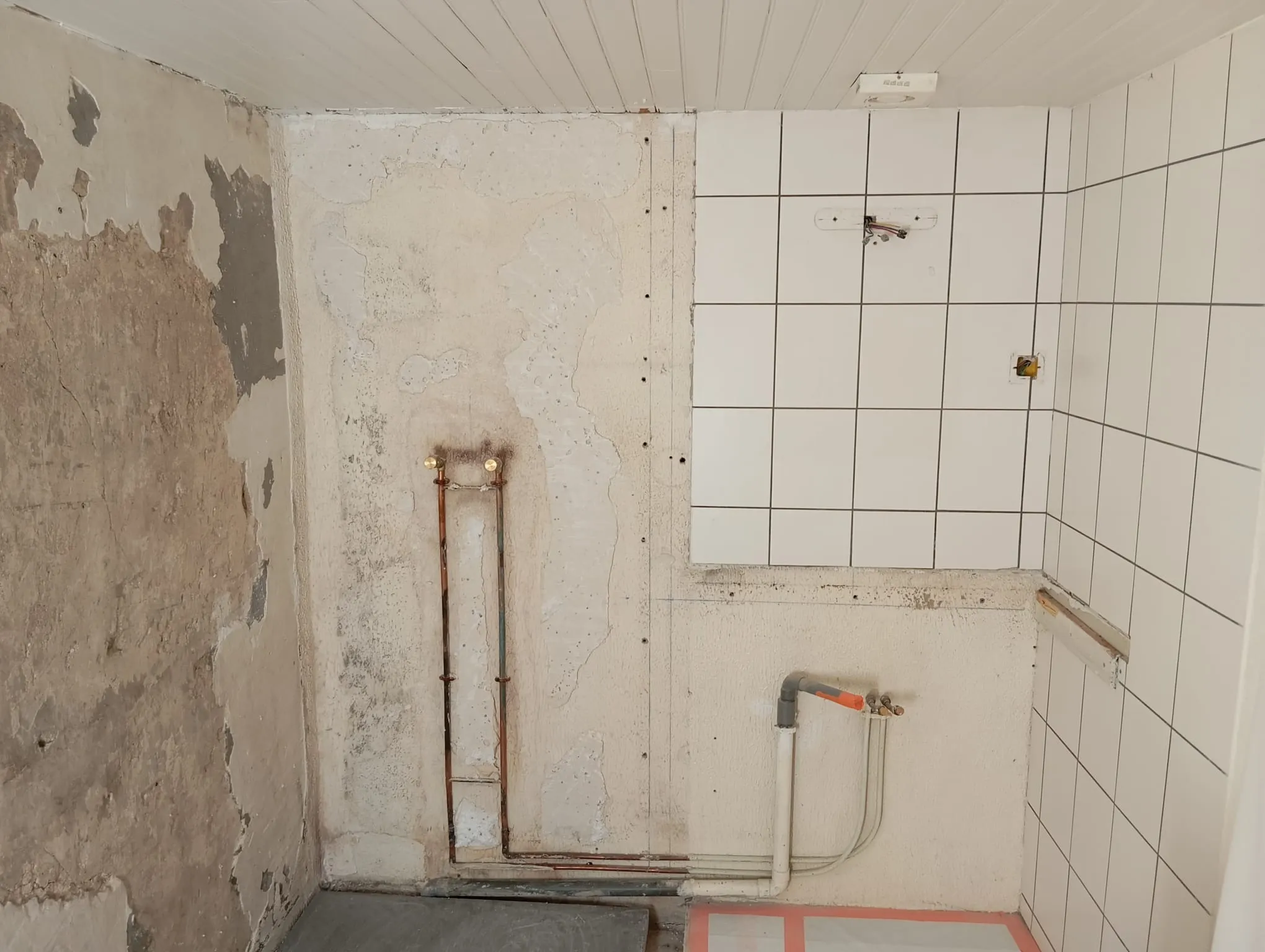 Renovation salle de bain Authezat debut de chantier LG FINITIONS 63