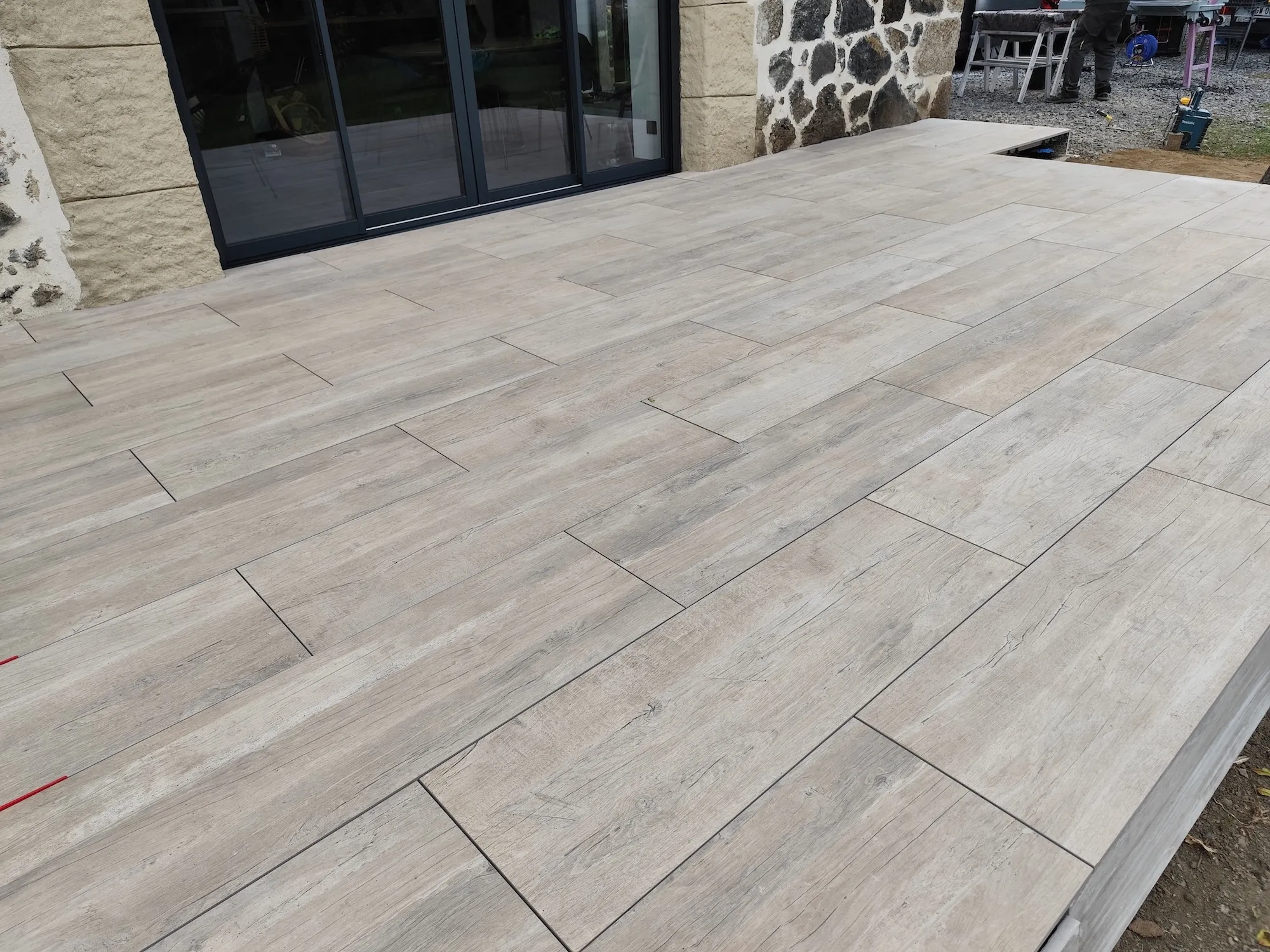 dalles terrasse sur plots Saillant LG FINITIONS 63