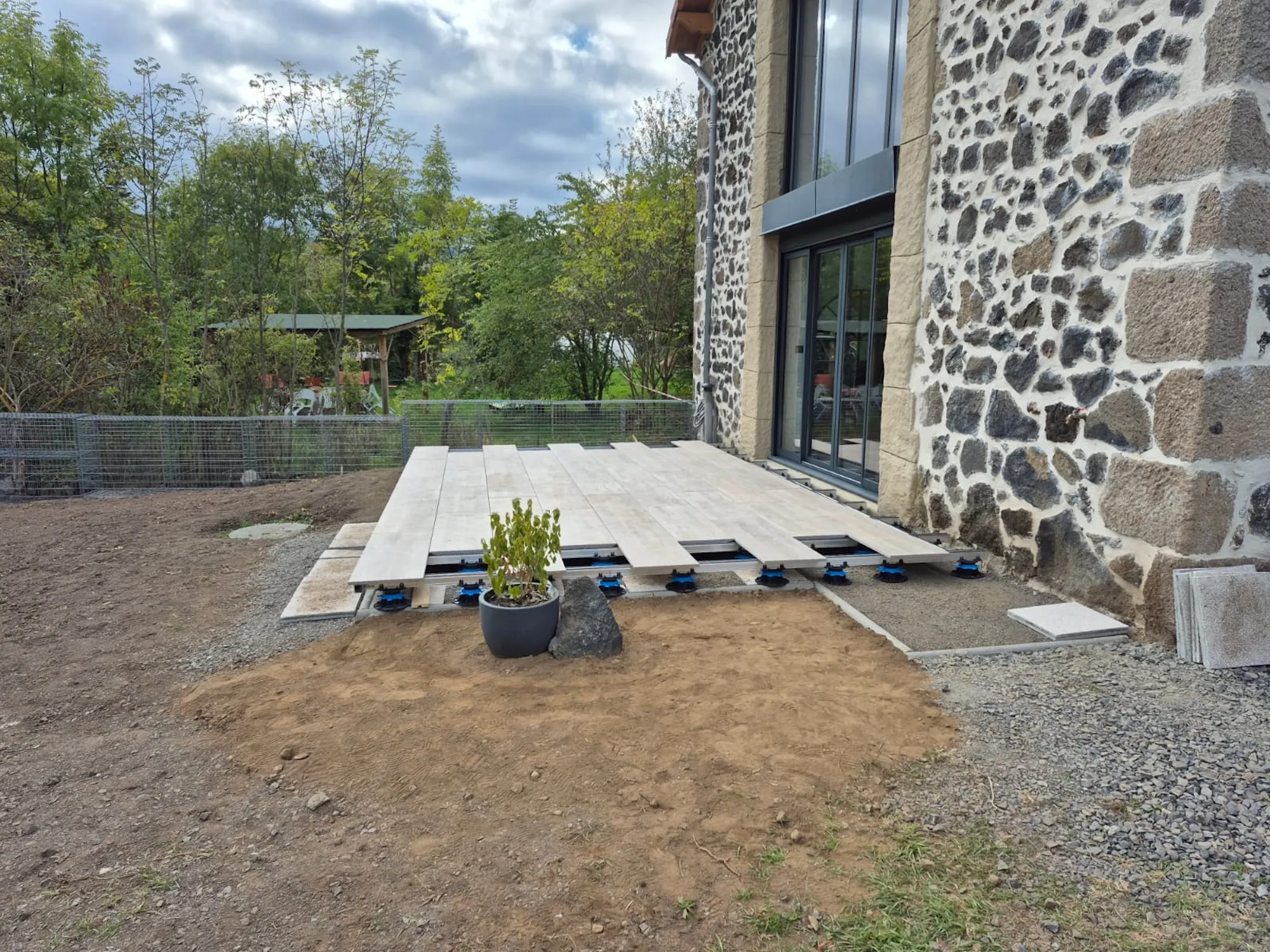 travaux terrasse sur plots Saillant LG FINITIONS 63